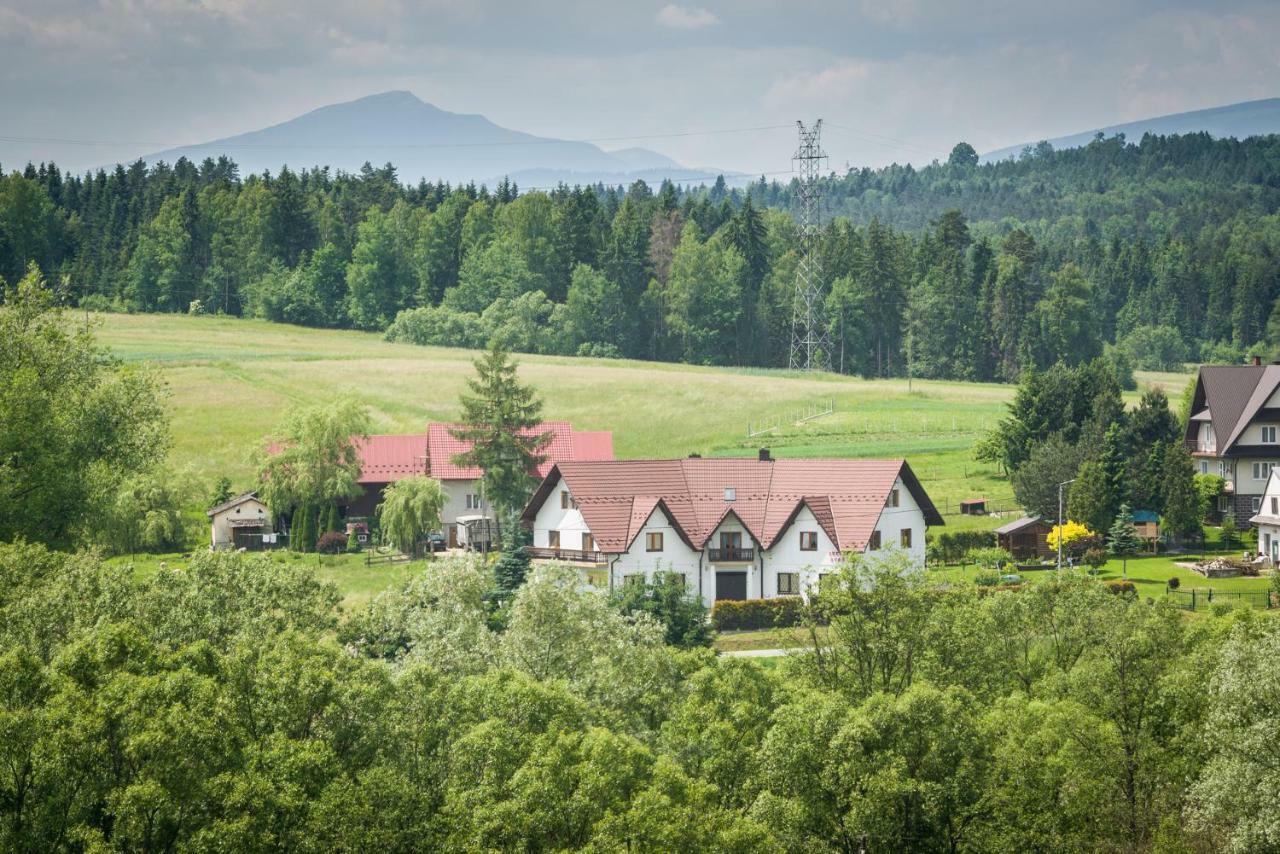 Stas -Przy Szkole Nr 3 W Skawie Skawa Exterior photo